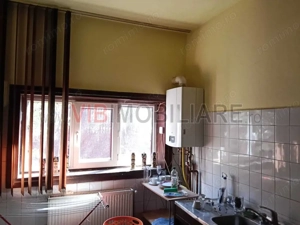 Casă spațioasă de vânzare | Parter + Etaj | Ideală pentru locuință sau activitate comercială - imagine 10