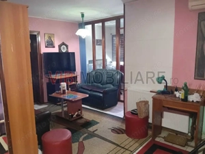 Casă spațioasă de vânzare | Parter + Etaj | Ideală pentru locuință sau activitate comercială - imagine 4