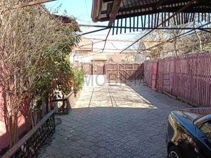 Casă spațioasă de vânzare | Parter + Etaj | Ideală pentru locuință sau activitate comercială - imagine 12