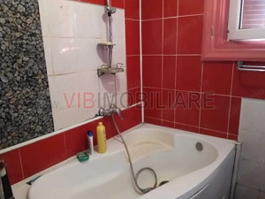 Casă spațioasă de vânzare | Parter + Etaj | Ideală pentru locuință sau activitate comercială - imagine 8