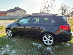 Opel Astra J Sport Tourer - imagine 3