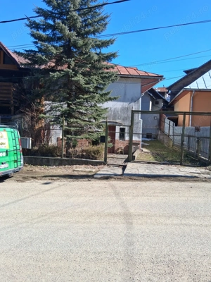 Schimb casa Poiana Tapului (Bușteni) cu apt 3 camere București 