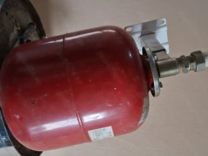 Vând boiler cu tot cu vas de expansiune