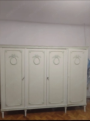 Vand mobilier  lemn masiv 