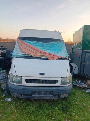 ce se vede in poze multe genți de aluminiu si remorci transport caii - imagine 2