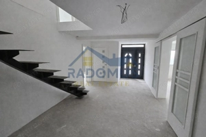 Vila Tătărani - 280 mp utili - 500 mp Teren - 8 Camere + 4 Băi - imagine 3