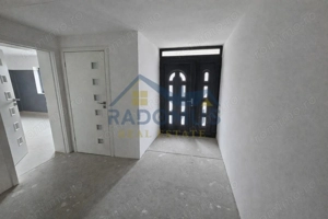 Vila Tătărani - 280 mp utili - 500 mp Teren - 8 Camere + 4 Băi - imagine 2