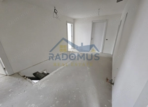 Vila Tătărani - 280 mp utili - 500 mp Teren - 8 Camere + 4 Băi - imagine 10