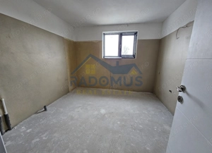 Vila Tătărani - 280 mp utili - 500 mp Teren - 8 Camere + 4 Băi - imagine 18