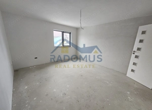 Vila Tătărani - 280 mp utili - 500 mp Teren - 8 Camere + 4 Băi - imagine 17