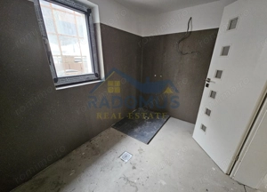 Vila Tătărani - 280 mp utili - 500 mp Teren - 8 Camere + 4 Băi - imagine 20