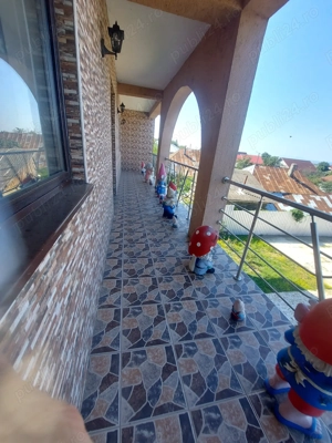 Casa de vânzare în Homocea spre Lespezi parter plus etaj teren 3000m2.  - imagine 2