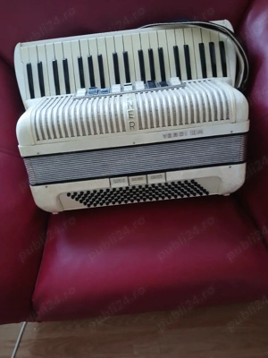 vind acordeon hohner cu 120 de basi 