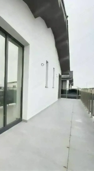 Penthouse superb, zona Braytim, acces facil in oras,acces din drum asfaltat Braytim - imagine 2