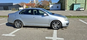 Volkswagen Jetta sport line 2.0 tdi 2006 140cp - imagine 4