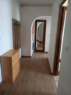 Închiriez apartament 