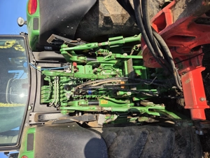 Vand tractor J D. 6215 R - imagine 9