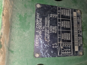 Vand tractor J D. 6215 R - imagine 2