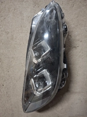 Far  dreapta Ford Kuga 2019 - imagine 4