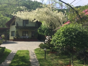 Loc.Tautii-Magheraus   casa deosebita, construita in 2002 pe 1.200 mp teren