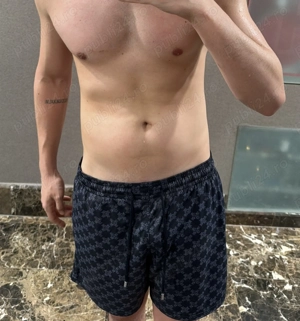 Pentru doamne, domnisoare, si cupluri