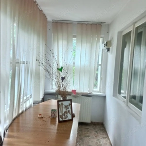 Vand casa si curte spatioase de 400 mp, cu multa verdeata,situate intr-o zona linistita! - imagine 6