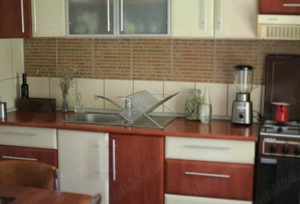 Vand casa si curte spatioase de 400 mp, cu multa verdeata,situate intr-o zona linistita! - imagine 9