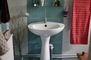 Vand casa si curte spatioase de 400 mp, cu multa verdeata,situate intr-o zona linistita! - imagine 10