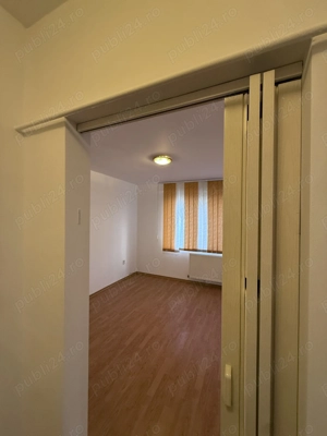 Vând apartament 2 camere semidecomandat   Ultracentral, etaj 4 4, complet renovat - imagine 3