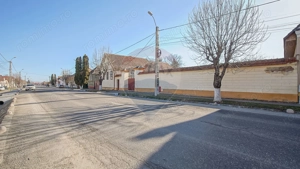 Casă de vânzare în centrul localității Prejmer, teren 5.055 mp! - imagine 2