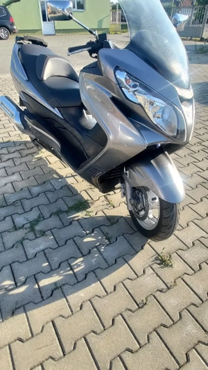 Vând   Suzuki burgman 400 maxi scuter