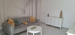 Apartament de închiriat la parter 