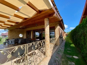 Casa cu iesire la lac