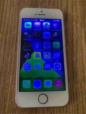 Telefon Apple iPhone SE roze gold perfect functional are o problema la display este mai intunecat in