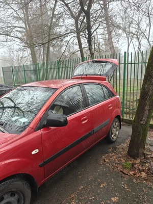Kia Rio II Hatchback  1.4 (97 CP - imagine 7