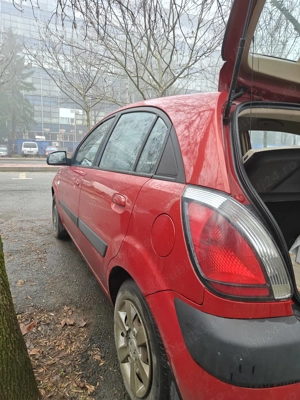 Kia Rio II Hatchback  1.4 (97 CP - imagine 5