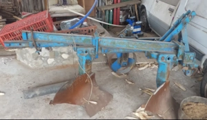 Tractor U 445 cu 2 manete si 5 utilaje - imagine 5