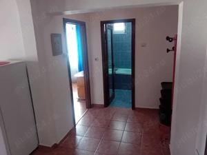 Ap 2 cam Petrodava 50mp central etaj 1 renovat la cheie 