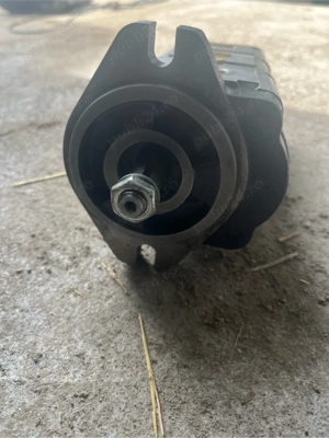 pompa hidrulica miniexcavator  - imagine 3