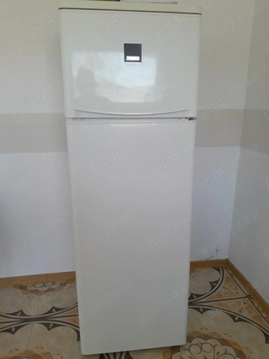 Frigider Zanusi cu două uși. 