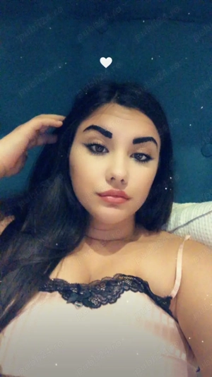 Buna , sunt Denisa si sunt noua !!!