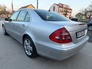 Mercedes E Class 220 - imagine 5