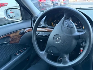 Mercedes E Class 220 - imagine 2