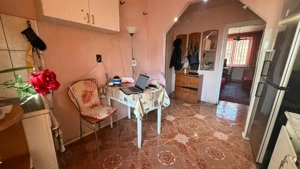 Central - Piata 700. Bloc de Caramida. Decomandat, Et 2. Posibilitate Centrala. Asteptam OFERTE! - imagine 2