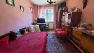 Central - Piata 700. Bloc de Caramida. Decomandat, Et 2. Posibilitate Centrala. Asteptam OFERTE! - imagine 3