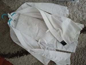 Vând echipament karate