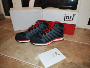 Vând bocanci de lucru cu bombeu metalic 42