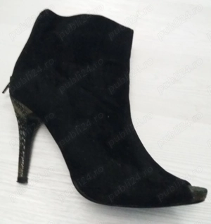 Botine catifea decupate în vârf 