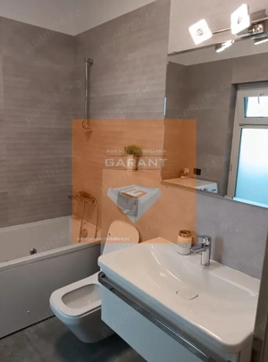Inchiriez apartament 3 camere lux, Pitesti, zona centrala, prima inchiriere. Garaj - imagine 7