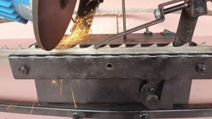 Ascutitor aparat de ascutit panze panglica Banzic orinzontal  - imagine 3